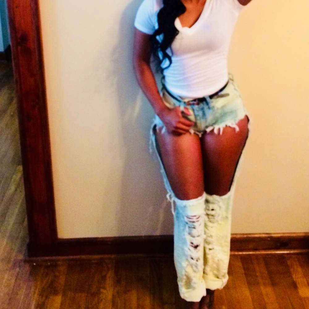 Distressed boyfriend jeans